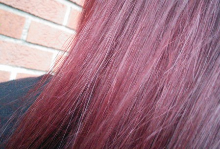 Rött långt hår